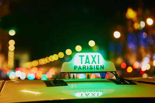 Commander un taxi en urgence pour se rendre à Paris depuis Fontainebleau, Cesson, BAC Taxi
